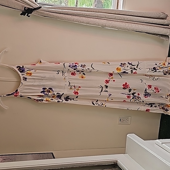 Old Navy Dresses & Skirts - Floral Spring Dress